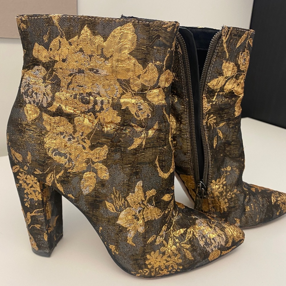 Beautiful boots!!